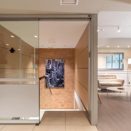Serennia Fira Gran Via Exclusive Rooms لوسبيتاليت دي يوبريغات المظهر الخارجي الصورة