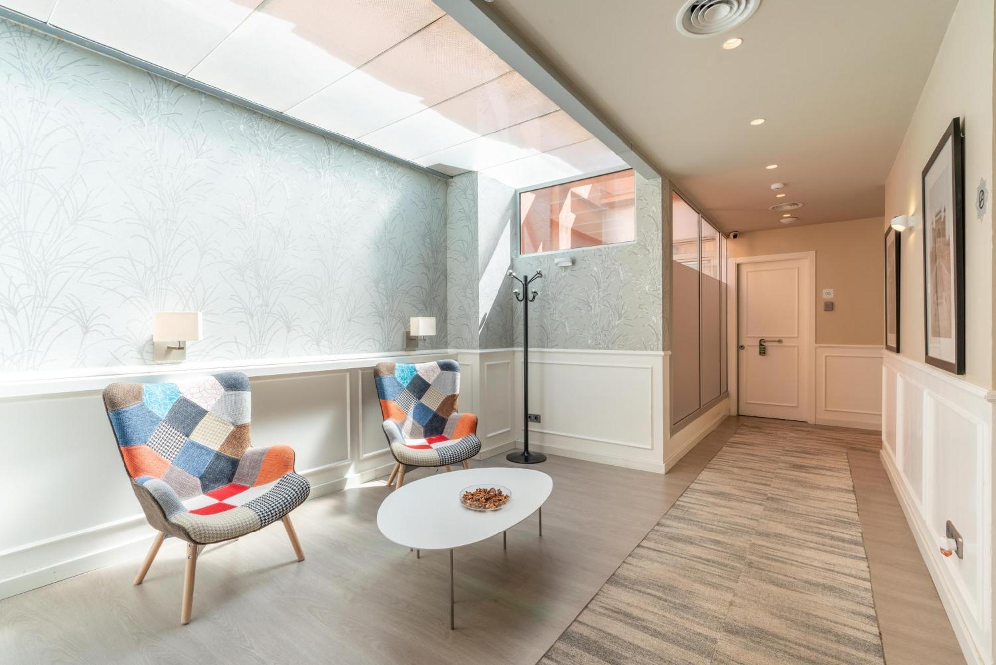 Serennia Fira Gran Via Exclusive Rooms لوسبيتاليت دي يوبريغات المظهر الخارجي الصورة