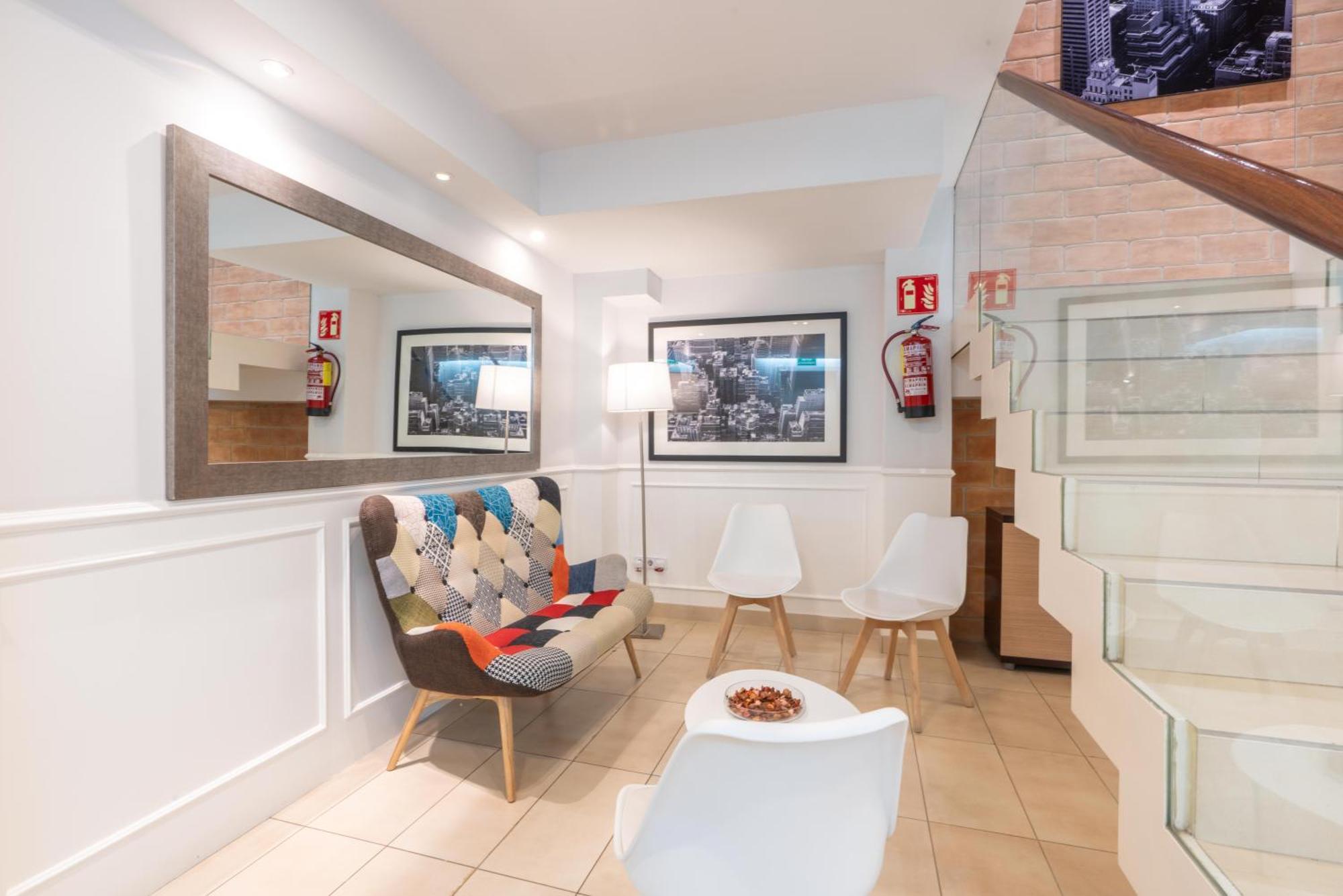 Serennia Fira Gran Via Exclusive Rooms لوسبيتاليت دي يوبريغات المظهر الخارجي الصورة