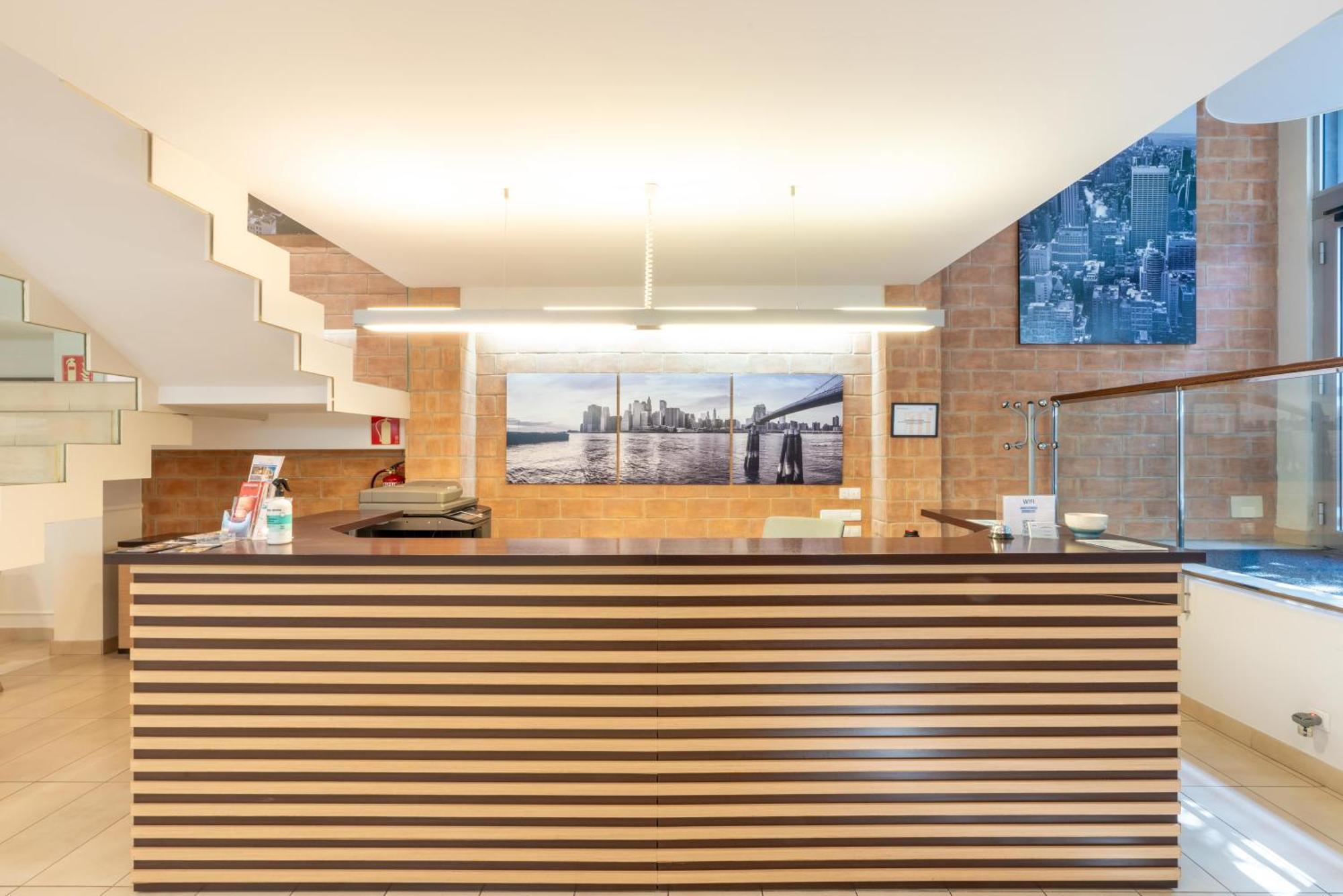 Serennia Fira Gran Via Exclusive Rooms لوسبيتاليت دي يوبريغات المظهر الخارجي الصورة