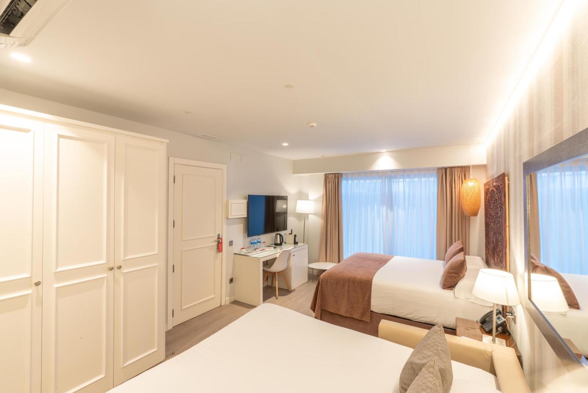 Serennia Fira Gran Via Exclusive Rooms لوسبيتاليت دي يوبريغات المظهر الخارجي الصورة