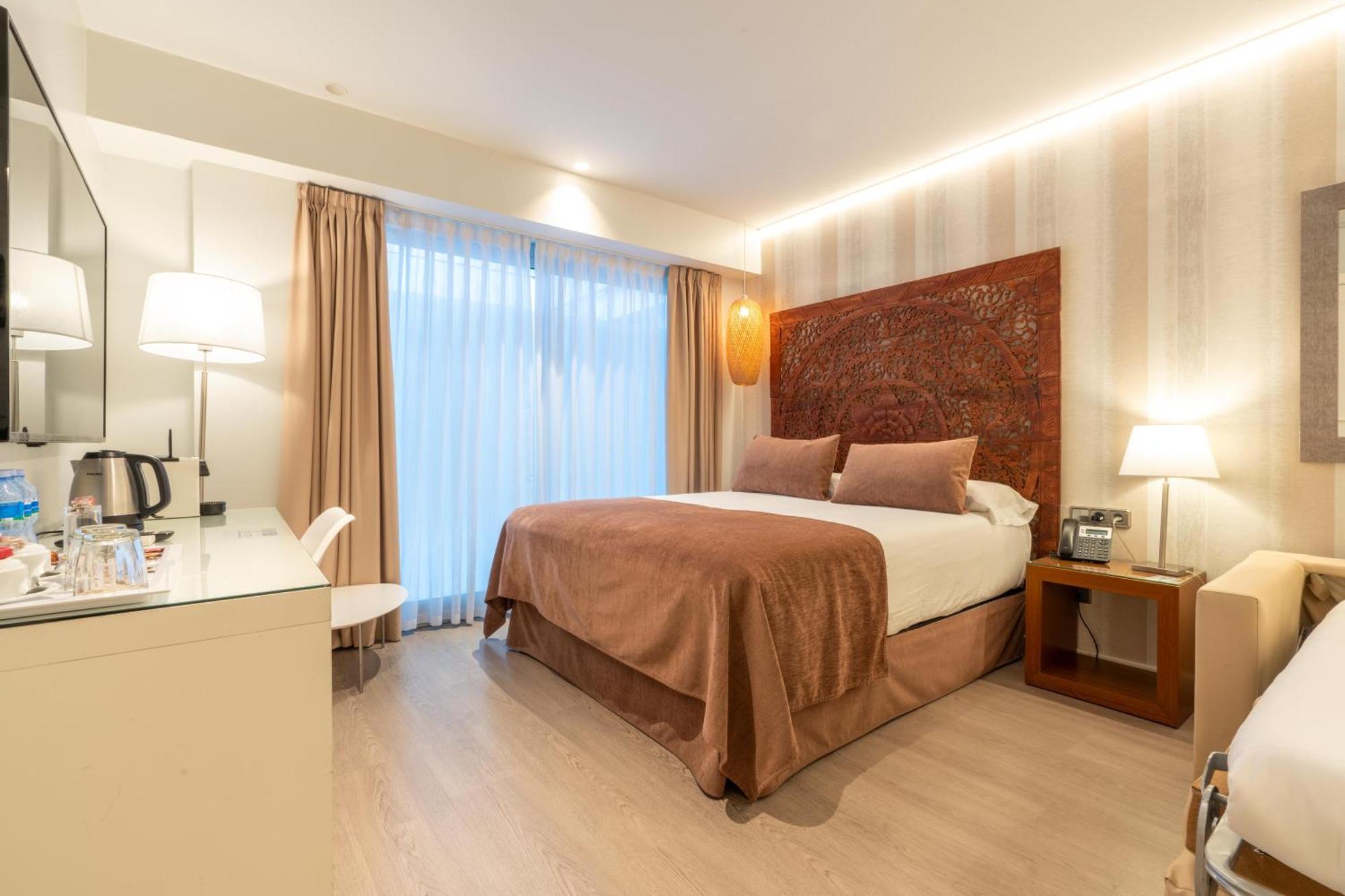 Serennia Fira Gran Via Exclusive Rooms لوسبيتاليت دي يوبريغات المظهر الخارجي الصورة