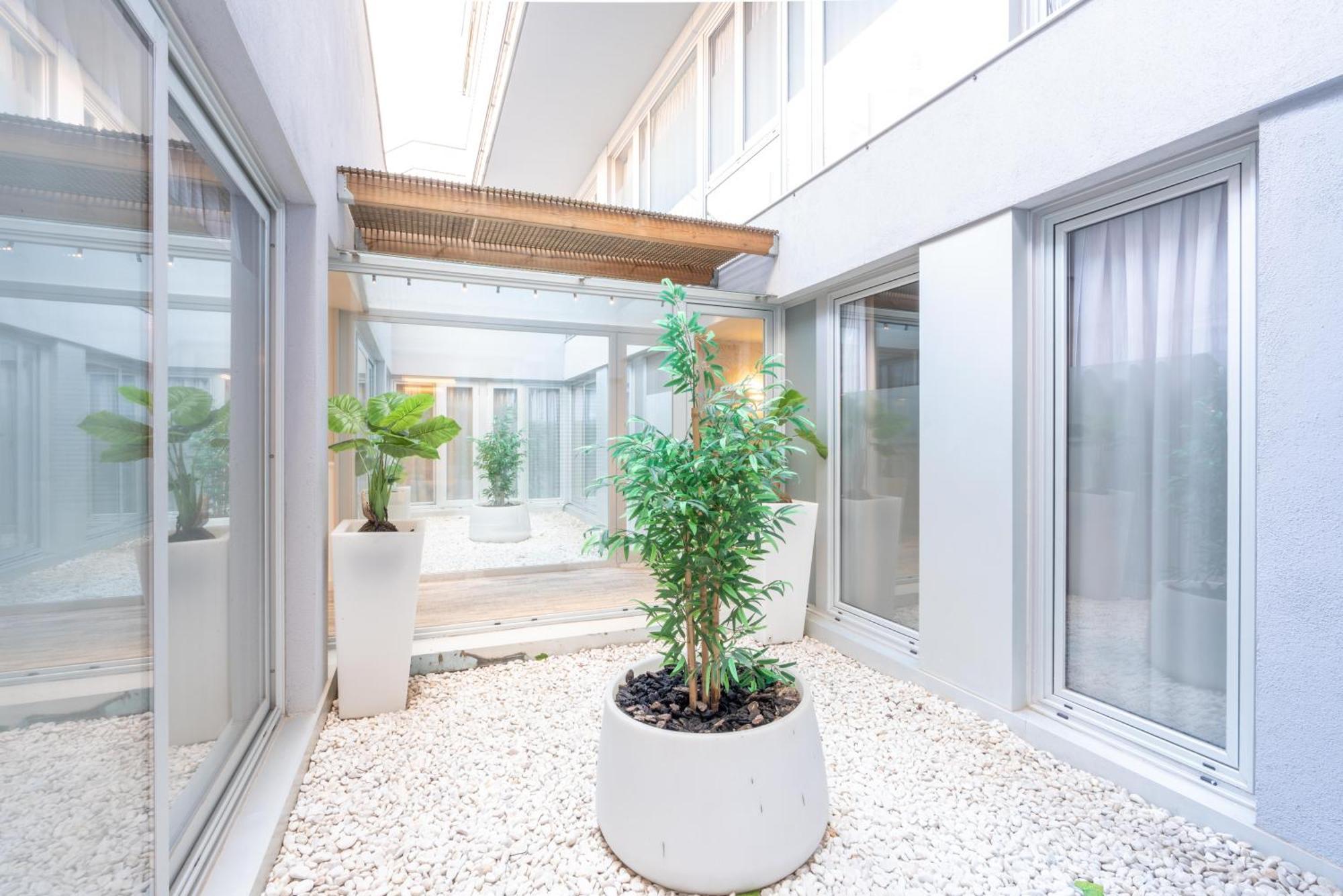 Serennia Fira Gran Via Exclusive Rooms لوسبيتاليت دي يوبريغات المظهر الخارجي الصورة