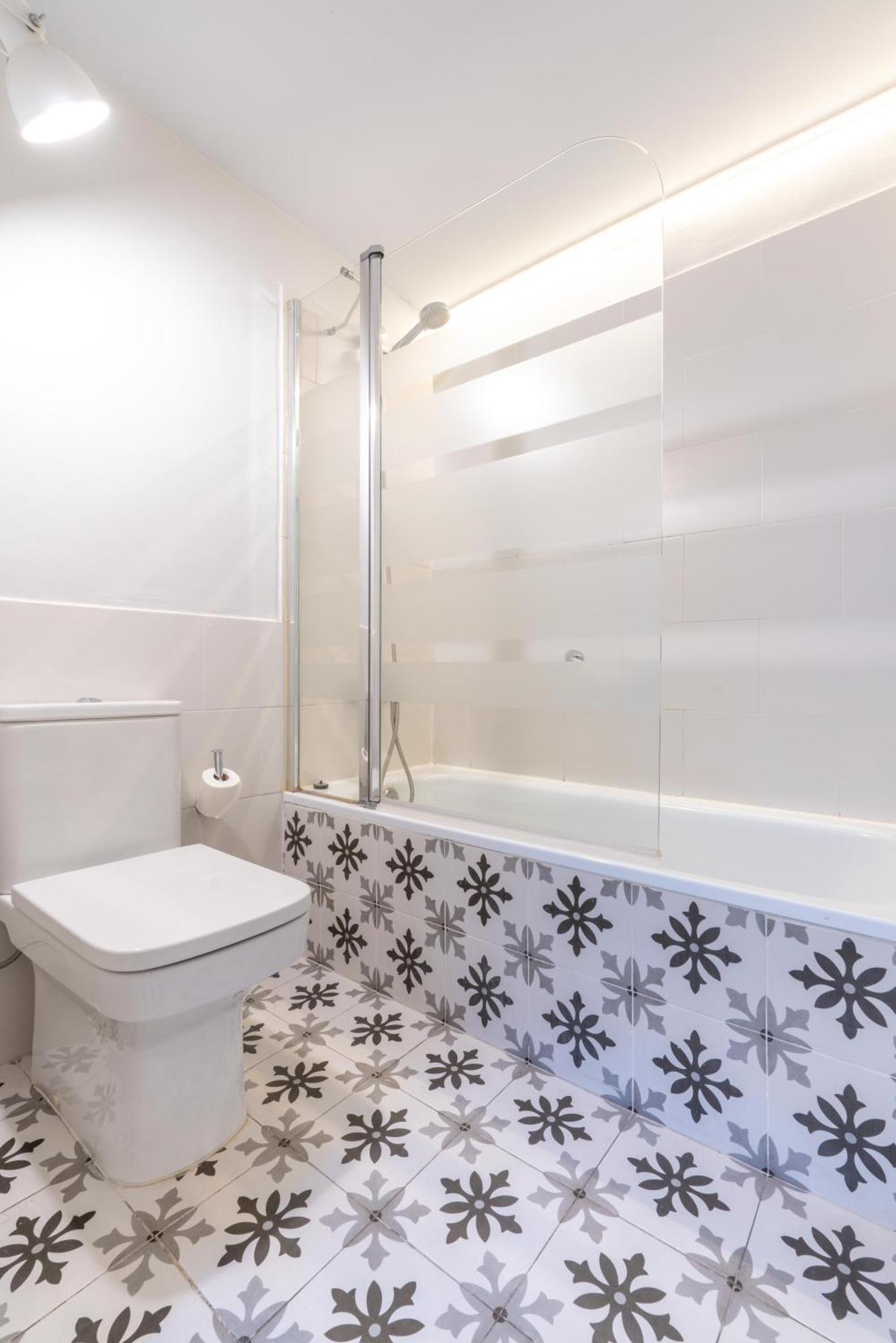 Serennia Fira Gran Via Exclusive Rooms لوسبيتاليت دي يوبريغات المظهر الخارجي الصورة