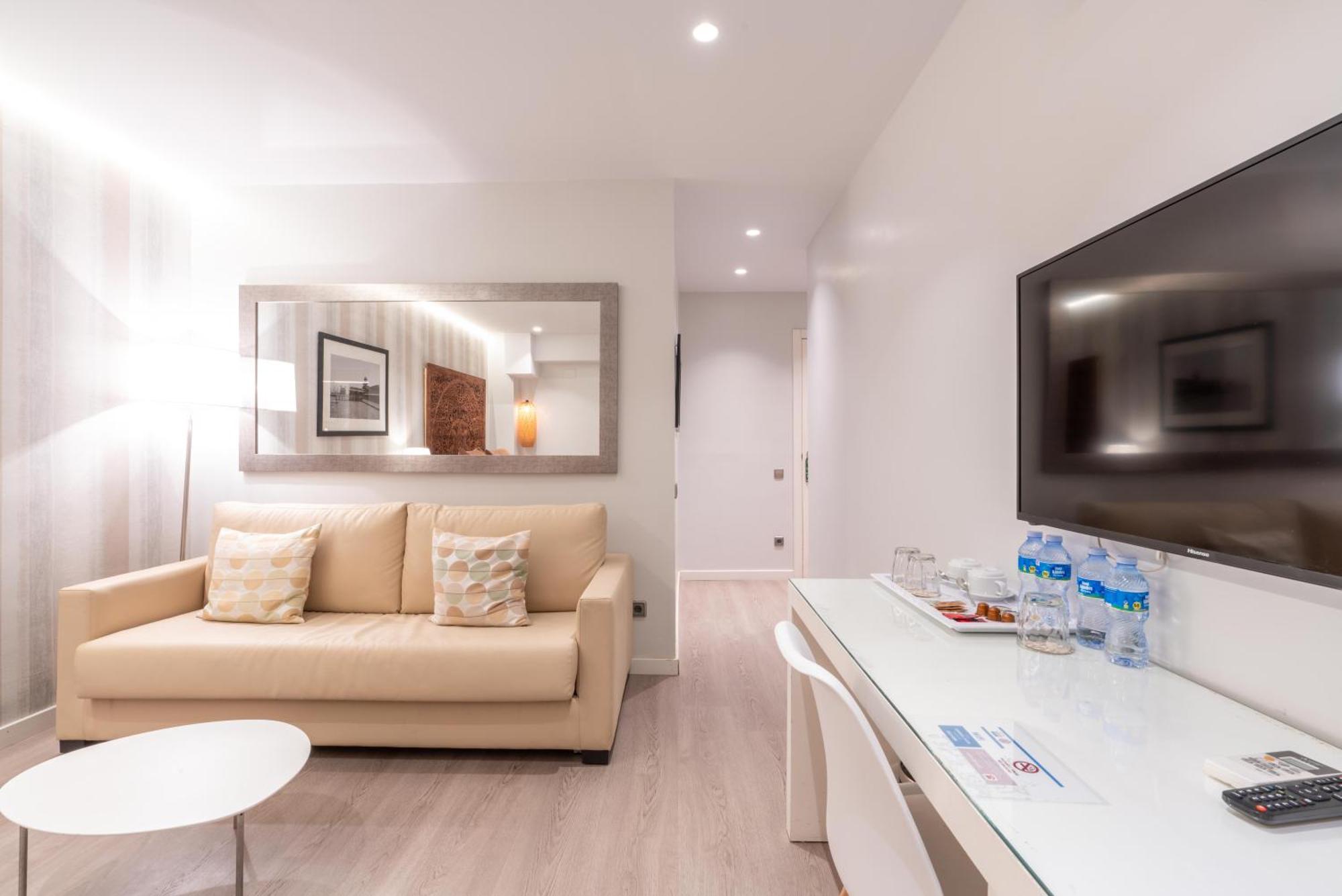 Serennia Fira Gran Via Exclusive Rooms لوسبيتاليت دي يوبريغات المظهر الخارجي الصورة
