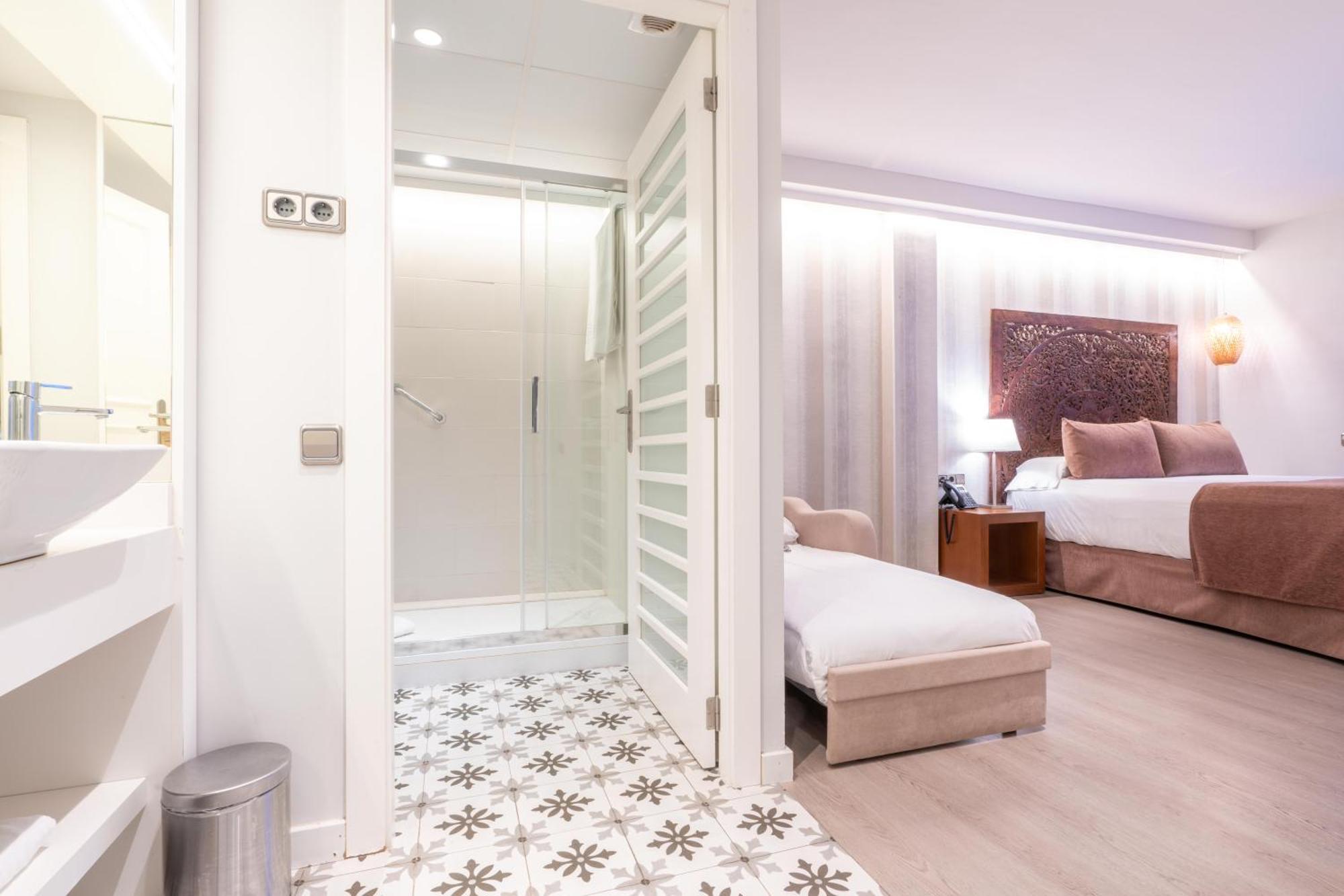 Serennia Fira Gran Via Exclusive Rooms لوسبيتاليت دي يوبريغات المظهر الخارجي الصورة