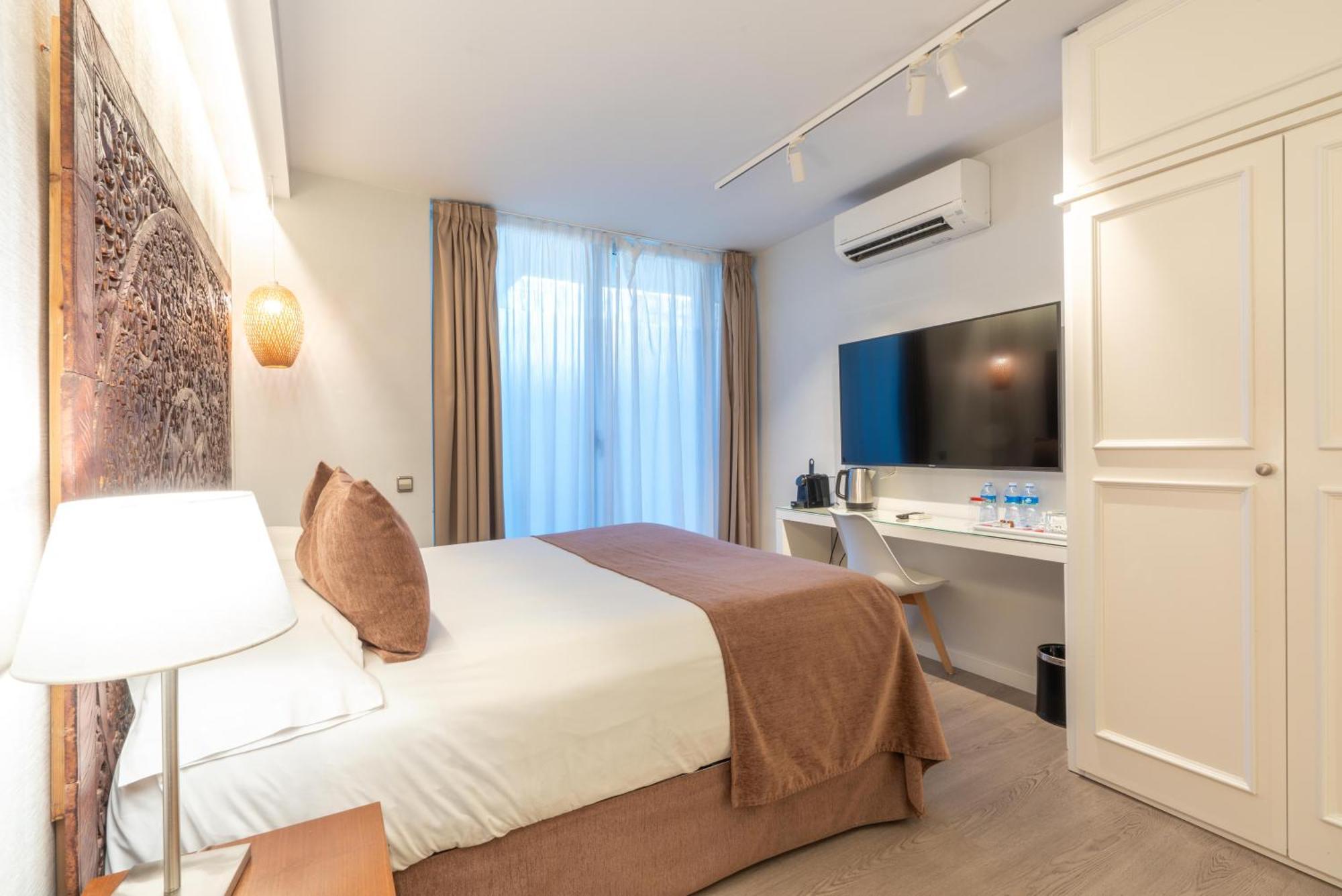 Serennia Fira Gran Via Exclusive Rooms لوسبيتاليت دي يوبريغات المظهر الخارجي الصورة