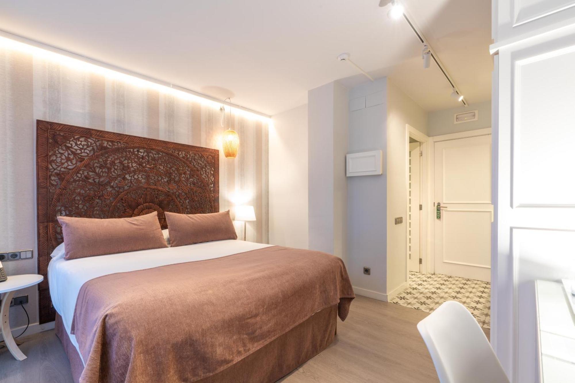 Serennia Fira Gran Via Exclusive Rooms لوسبيتاليت دي يوبريغات المظهر الخارجي الصورة